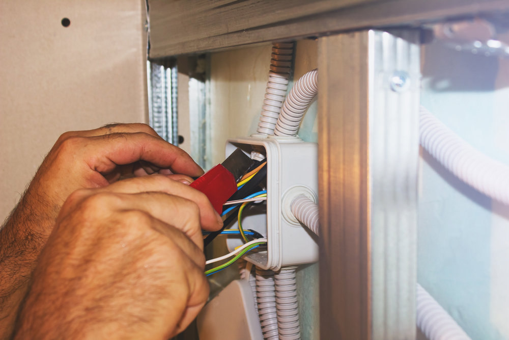 Elektryka w Domu: Innowacyjne Rozwiązania Zapewniające Bezpieczeństwo, Efektywność Energetyczną i Convenience w Codziennym Życiu Lokatorów Współczesnych Nieruchomości.